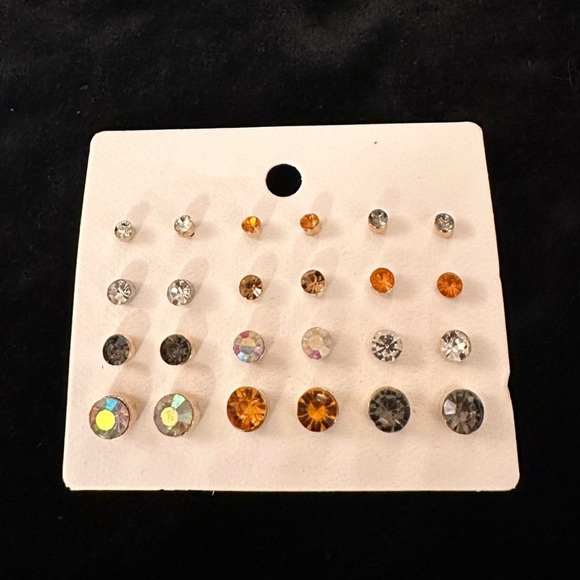 NWT various colored rhinestone stud pierced earrings - Picture 1 of 1
